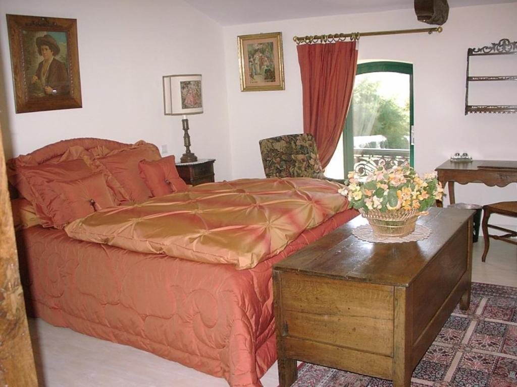 Bed and Breakfast Au Fond De La Cour Veyre-Monton Pokoj fotografie